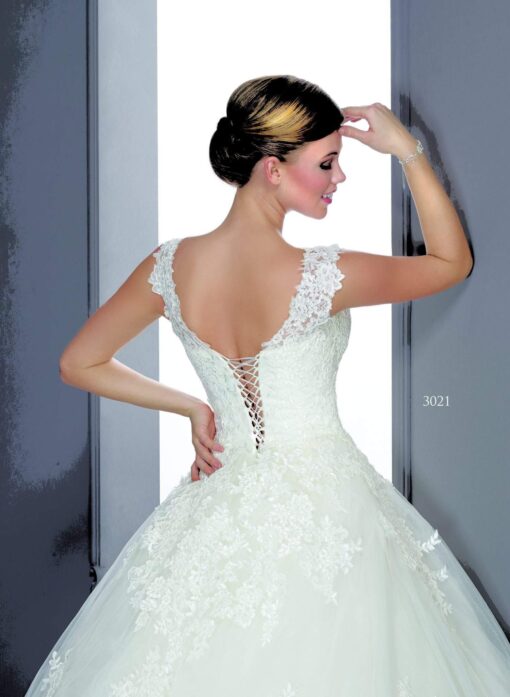 Wedding dresses with lace up back