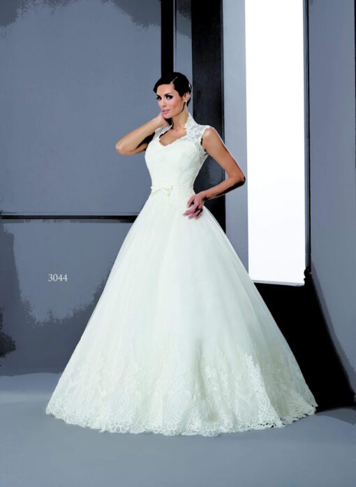 Queen Anne Collar Bridal Gowns