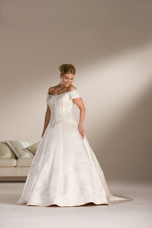 Cap Sleeve Wedding Gown for Plus Size Figures