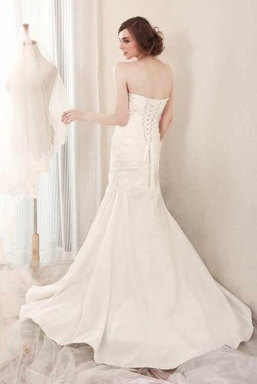 lace up back bridal gowns