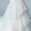 lace design of fitted wedding dresses