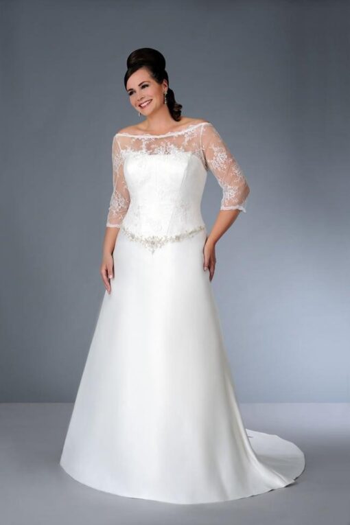 Three Quarter Length Sleeve Wedding Dress for Plus Size Bride