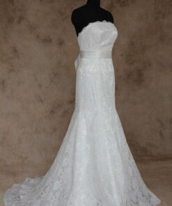 Simple and Elegant Wedding Dress