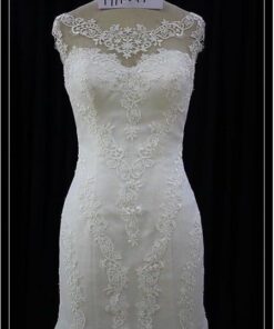 close sleeveless natural waist wedding gown