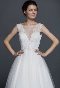 sleeveless lace wedding dress