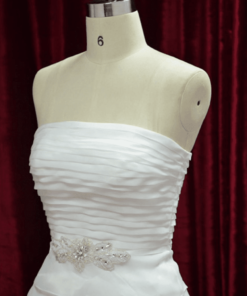 StraplessWeddinggownwithtiereda lineskirt