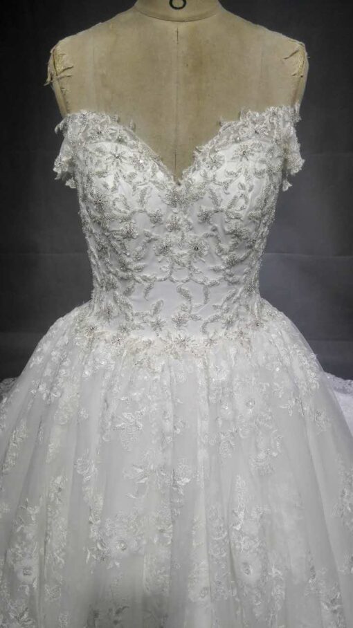 LaToriadress PlusSizeofftheshoulderbridalgowndesign dariuscordell