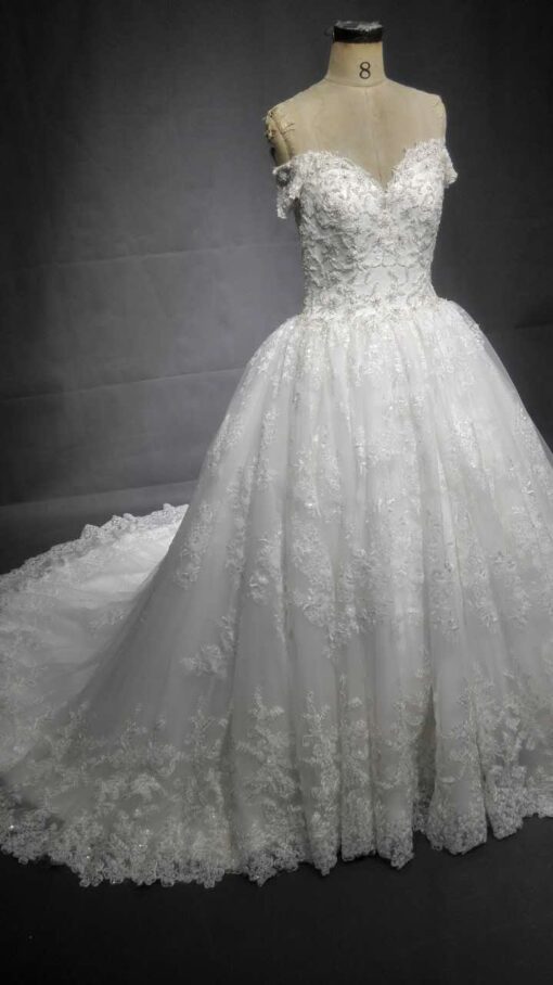 LaToriadress plussizeweddingdresses dariuscordell