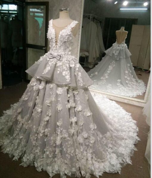 LK DhandmadeflowersoncoutureweddingdressfromDariusCordellBridal