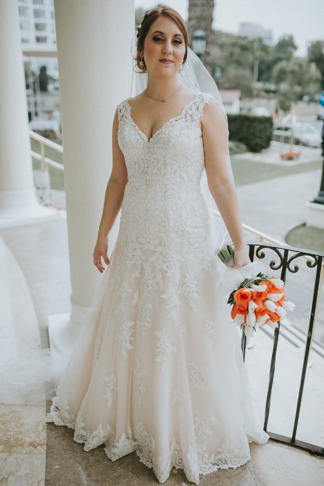 Sleeveless v-neck plus size bridal gown